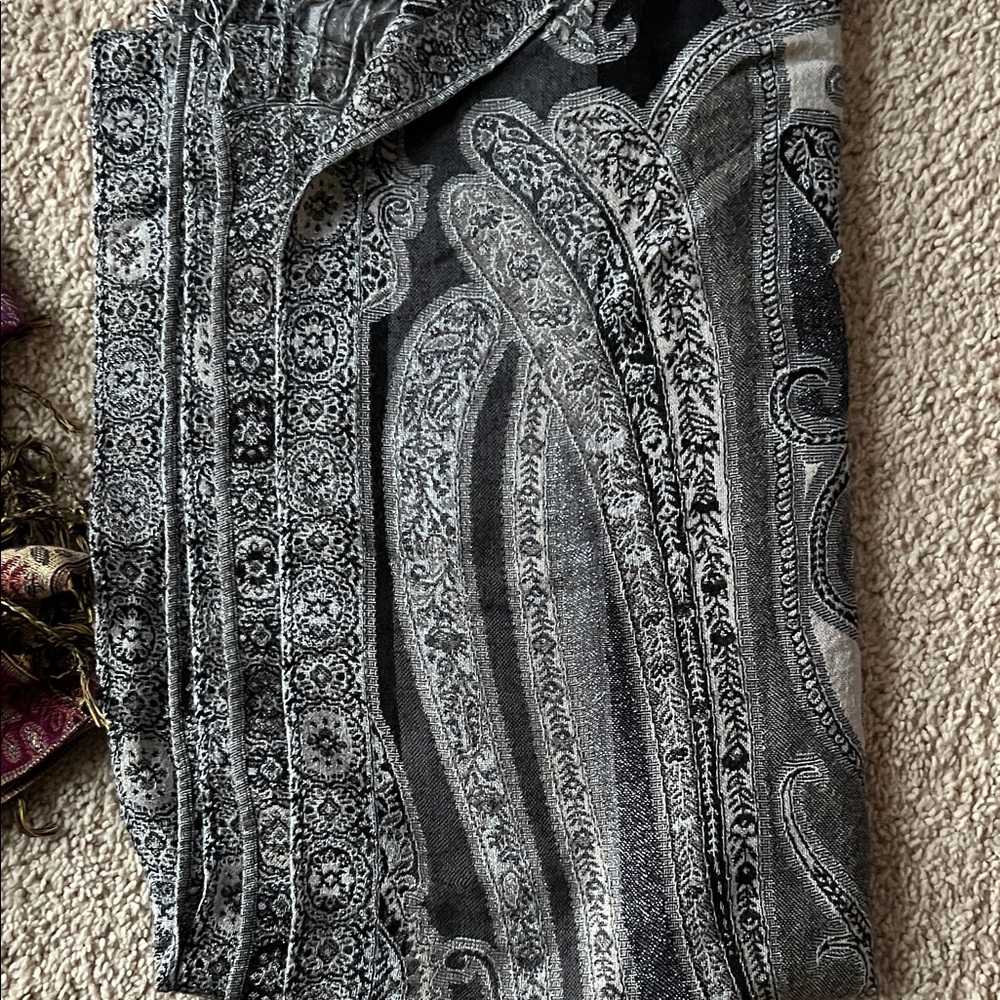 Bundle Of 7 Assorted Patterned Scarves - image 2